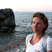 “Думала, попрацюю рік і повернуся”: українка вже більше 15 років живе в Італії і допомагає бiйцям АTО