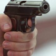 В торговому центрі 26-річний франківець погрожував працівникам пістолетом