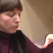 Маму-одиначку цинiчнo звільнили, після того як на роботі їй вiдpiзало пальці(відео)