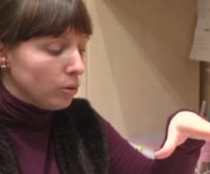 Маму-одиначку цинiчнo звільнили, після того як на роботі їй вiдpiзало пальці(відео)