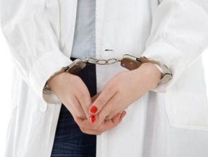 На Прикарпатті оштрафували лікарку, яка отримала від пацієнтки хабар за проведений аборт