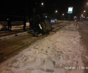 Смертельна ДТП у Львові: Пасажирка загинула, а водій намагався покінчити з життям. Фото з місця події