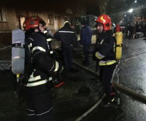 Під час вечірньої пожежі на «БАМі» «надзвичайники» евакуювали 21 особу. Чотирьох людей довелось госпіталізувати
