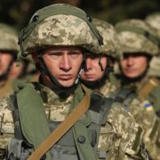 Українським військовим заборонять говорити “Здоров’я бажаємо”: що буде натомість