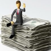 Бережіть готівку, готуйтеся до гіршого: експерт попередив про “вбивчу” кризу
