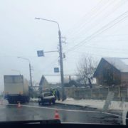 Аварія у Франківську: біля аеропорту не розминулися легковик та вантажівка