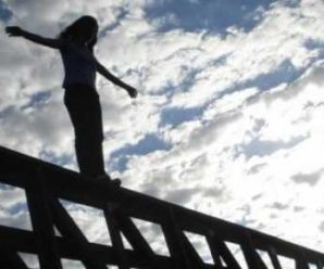 У Франківську 20-річна дівчина стрибнула з мосту