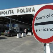 Пора додому: заробітчани різко відреагували на “антибандерівський” закон Польщі