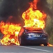 Бред Пітт “розбився” на Tesla: фото з місця ДТП