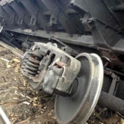 На Тернопільщині пасажирський потяг зійшов з рейок: покрали колії