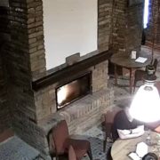 Поляк спалив герб України в каміні ресторану
