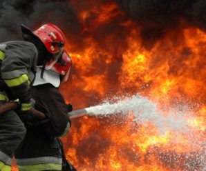 В Івано-Франківську чоловік на пожежі отримав порізи верхніх кінцівок, а трьох осіб евакуйовано