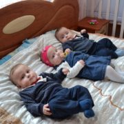 Прикарпатська родина, в якій народилася трійня, отримала сертифікат на 100 тисяч гривень. ФОТО