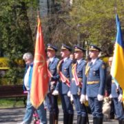 Києвом пройшли українські військові під прапором з гербом СРСР