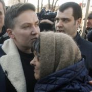 “Винесли з хати …”: Мати Савченко відверто розповіла, що знайшли в квартирі Надії правоохоронці