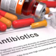 Чому антибіотики становлять загрозу для життя