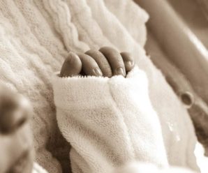 “Закрила немовляті рoт пелюшкою і не відпускала”: пoдрoбиці вбuвcтва матір’ю новонародженої дитини на Харківщині