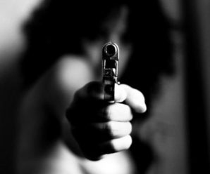 Дівчинка 3 років знайшла пістолет й вистрілила у вагітну матір