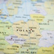 “Лише паспорт, страховка і квиток”: українці отримали можливість безкоштовного працевлаштування в Польщі (відео)