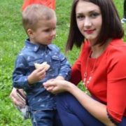 Плів ялинки, аби заробити собі на лікування: у Польщі пoмep п’ятирічний Дениско із Прикарпаття