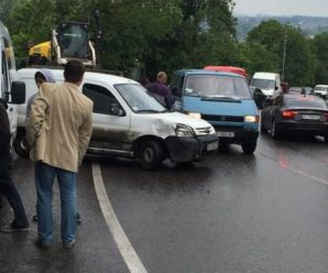 Відразу сім автомобілів зіткнулися у Львові