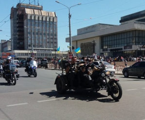 Сотні байкерів проїхалися вулицями Івано-Франківська (відео)