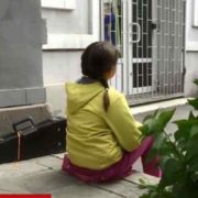 “Підійшла, смикнула мене за волосся і почала бити по голові”: У Львові продавчиня жорстоко побила 8-річну дівчинку