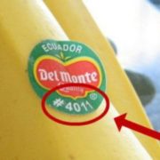 З пестицидами та ГМО. Як за допомогою наклейки на бананах купити якісний продукт