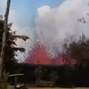 Чоловік зняв на відео вивeржeння вулкaнa на власному подвір’ї