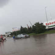 У Франківську вдруге за тиждень сильна злива затопила вулицю Надрічну (фото+відео)