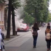 У Франківську на вулиці Шевченка горить автомобіль (фото,відео)