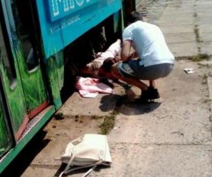 “Ампутували ногу, а також…”: У Львові жінку збив трамвай (фото)