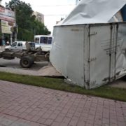 У Франківську зіткнулися чотири автомобілі, бо у вантажівки відмовила гальма. ФОТО