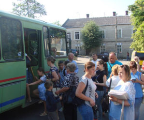 Два десятки дітей з Калущини поїхали на оздоровлення в літній табір “Сокіл” (фото)