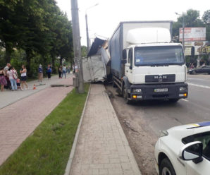 ДТП у Франківську: на Галицькій вантажівка спричинила кілька зіткнень (фото)