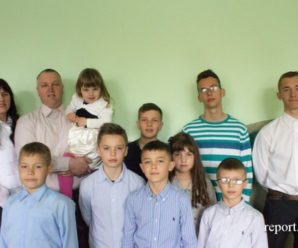 На Прикарпатті родина виховує дев`ять дітей, шестеро хлопців – з дитбудинку