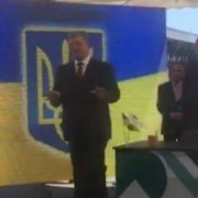 “Церемонію завершено”: під час виступу президента України стався курйозний випадок (відео)