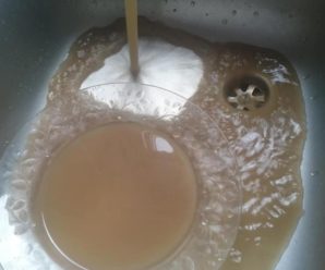 Прикарпатці скаржаться на брудну воду з-під крану (ФОТОФАКТ)