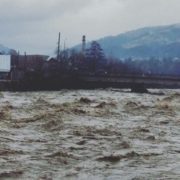 На Прикарпатті оголошено штормове попередження: очікуються сильні зливи та вихід річок у заплави