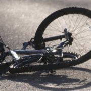 На Прикарпатті, під колесами автомобіля, опинився 40-річний велосипедист