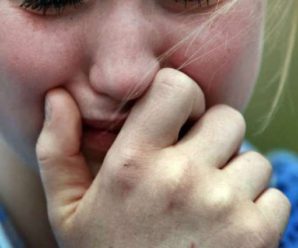 “Перетворював життя дитини на жахіття”: На Київщині 65-річний педофіл три роки розбещував малолітню сусідку