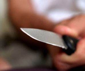 В Івано-Франківську дві місцеві жительки погрожували таксистові ножем