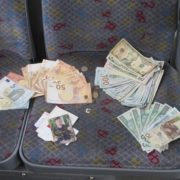 У Польщі водій повернув українцю втрачений гаманець із 10 тисячами доларів (фото)