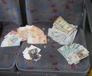 У Польщі водій повернув українцю втрачений гаманець із 10 тисячами доларів (фото)