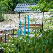 Через сильні дощі на Прикарпатті річки виходять з берегів: у Болехові затопило дороги та подвір’я. ФОТО, ВІДЕО