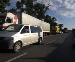 У Франківську мешканці Пасічної заблокували дорогу на Галич. ФОТО