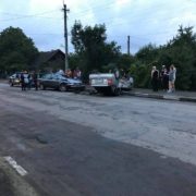 Карколомна ДТП на Прикарпатті: іномарка опинилася на даху. ФОТО