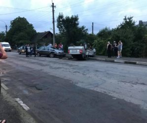 Карколомна ДТП на Прикарпатті: іномарка опинилася на даху. ФОТО