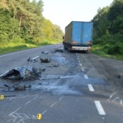 Смертельна ДТП на Волині: вантажівка на друзки розтрощила легковик(фото)