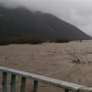 На Прикарпатті штормове попередження: існує загроза руйнування доріг та мостів, а також підтоплення домогосподарств